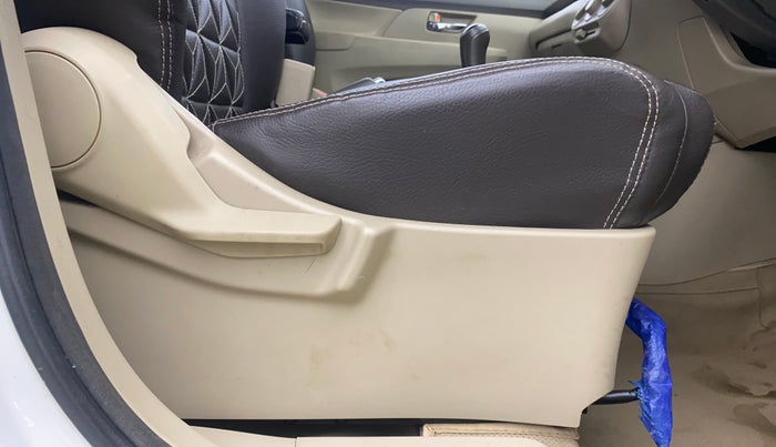 2021 Maruti Ertiga VXI CNG, CNG, Manual, 39,098 km, Driver Side Adjustment Panel