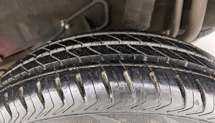 2016 Datsun Go Plus T, Petrol, Manual, 47,759 km, Left Rear Tyre Tread