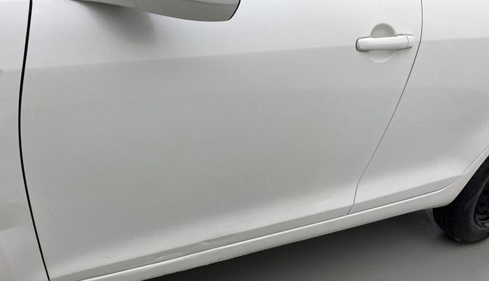2015 Maruti Swift VXI, Petrol, Manual, 93,096 km, Front passenger door - Minor scratches