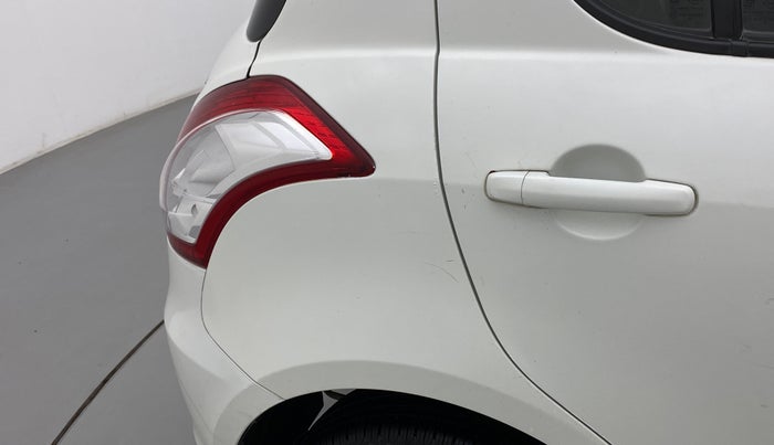 2015 Maruti Swift VXI, Petrol, Manual, 93,096 km, Right quarter panel - Minor scratches