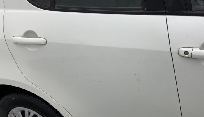 2015 Maruti Swift VXI, Petrol, Manual, 93,096 km, Right rear door - Minor scratches