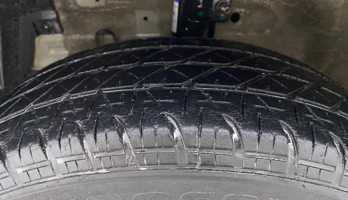 2015 Maruti Swift VXI, Petrol, Manual, 93,096 km, Left Front Tyre Tread