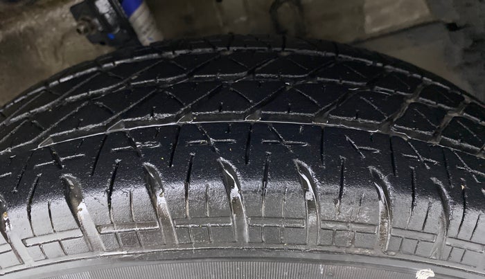 2015 Maruti Swift VXI, Petrol, Manual, 93,096 km, Right Front Tyre Tread