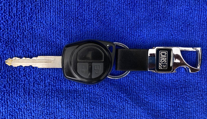 2015 Maruti Swift VXI, Petrol, Manual, 93,096 km, Key Close Up