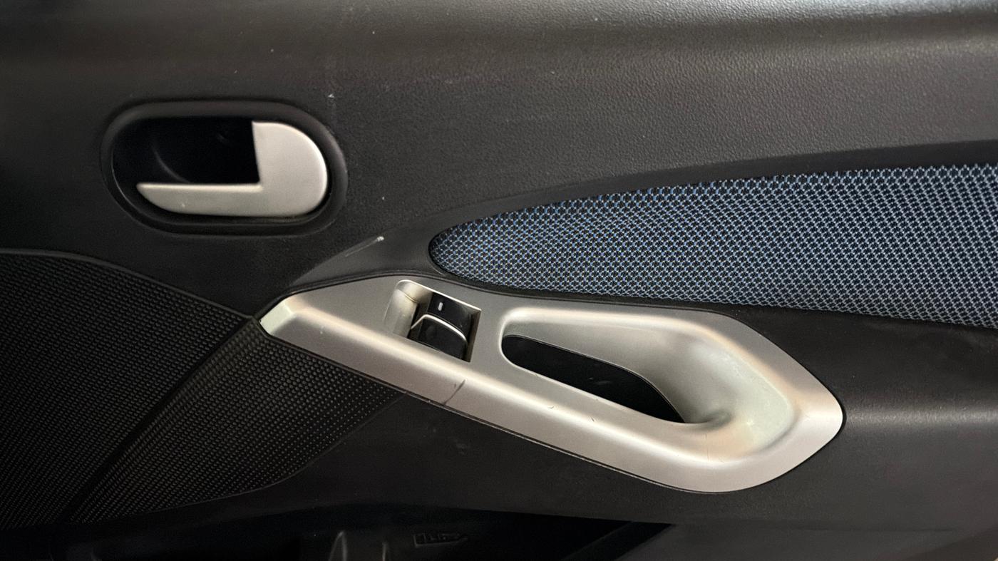 2014 Ford Figo TITANIUM 1.2 PETROL, Petrol, Manual, 50,786 km, Driver Side Door Panels Control