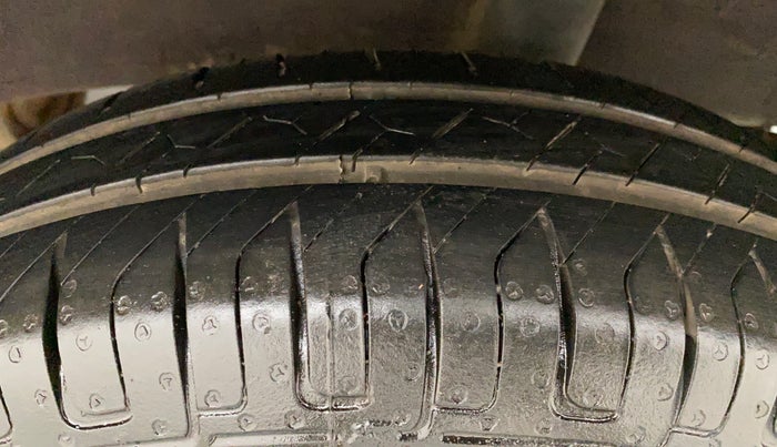 2016 Renault Kwid RXT 0.8 (O), Petrol, Manual, 65,304 km, Left Rear Tyre Tread