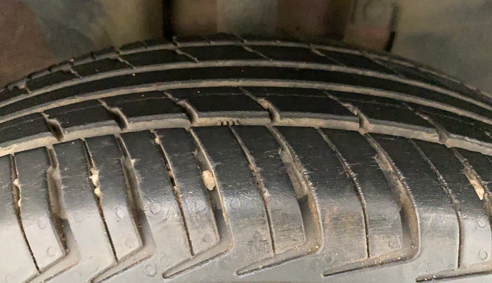 2016 Renault Kwid RXT 0.8 (O), Petrol, Manual, 65,304 km, Right Front Tyre Tread