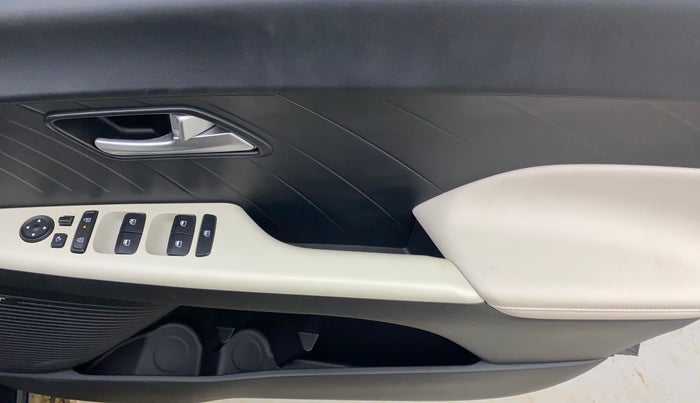 2023 Hyundai Verna SX (O)1.5 VTVT, Petrol, Manual, 1,382 km, Driver Side Door Panels Control