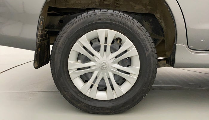 2013 Toyota Innova 2.5 GX 8 STR, Diesel, Manual, 67,882 km, Right Rear Wheel