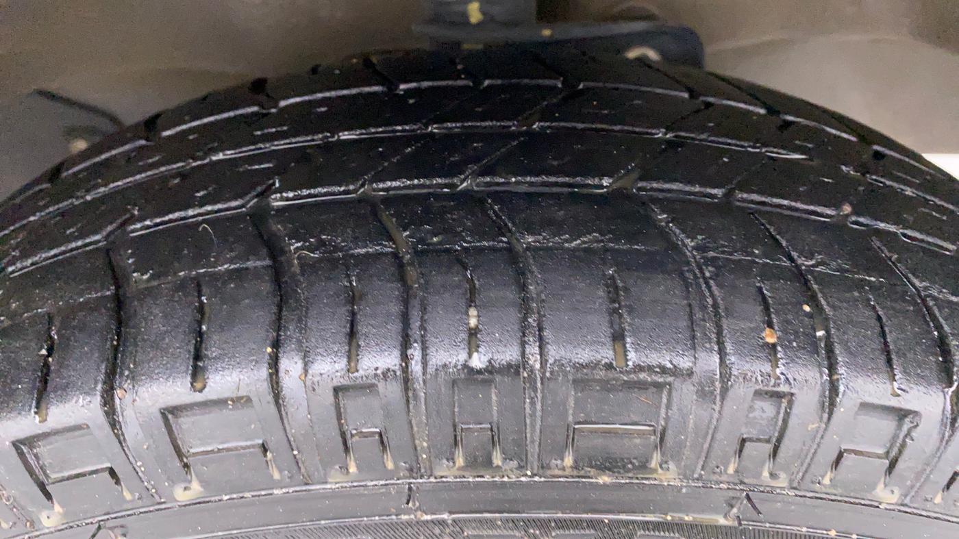 2020 Maruti Eeco 5 STR WITH AC PLUSHTR, Petrol, Manual, 27,481 km, Right Front Tyre Tread