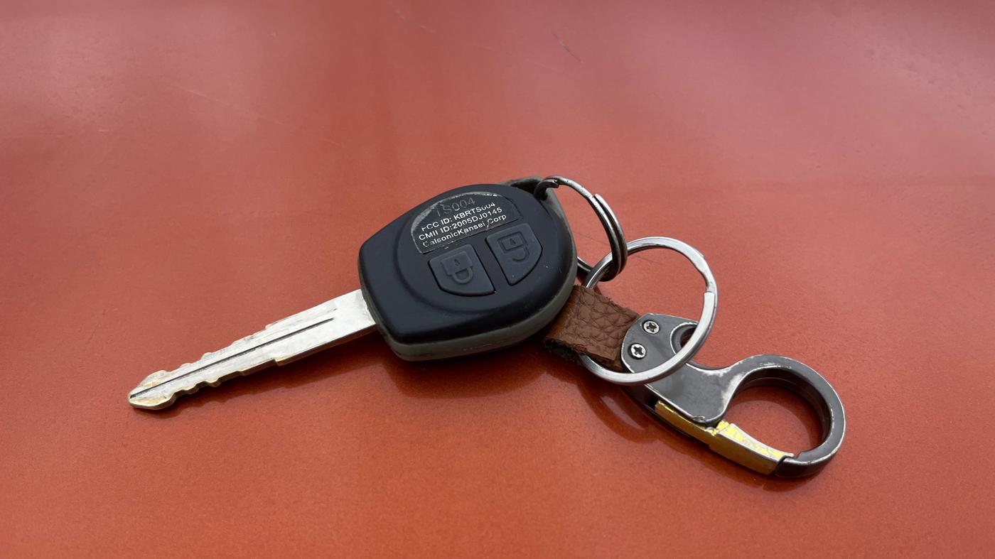 2013 Maruti Swift ZXI, Petrol, Manual, 99,186 km, Key Close Up