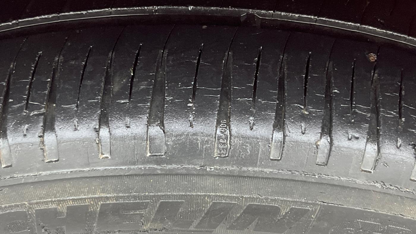 2013 Maruti Swift ZXI, Petrol, Manual, 99,186 km, Left Front Tyre Tread
