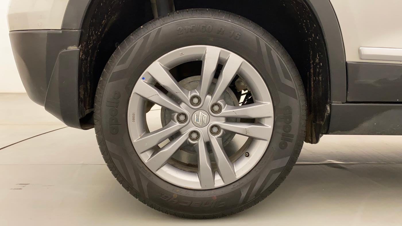 2017 Maruti Vitara Brezza ZDI PLUS, Diesel, Manual, 40,988 km, Right Rear Wheel