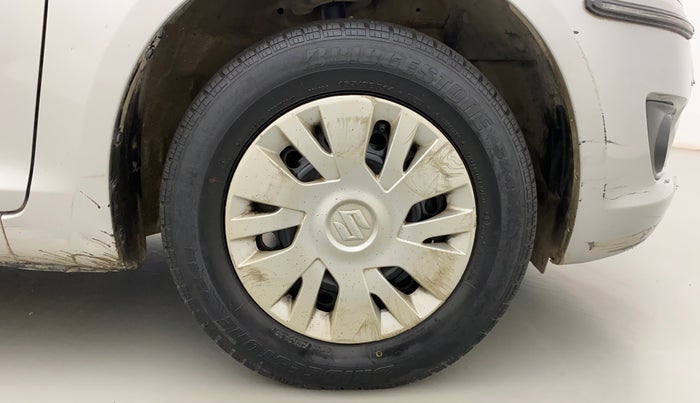 2012 Maruti Swift VXI, Petrol, Manual, 42,762 km, Right Front Wheel