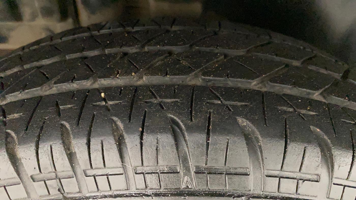 2012 Maruti Swift VXI, Petrol, Manual, 42,762 km, Right Rear Tyre Tread