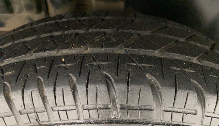 2012 Maruti Swift VXI, Petrol, Manual, 42,762 km, Right Rear Tyre Tread