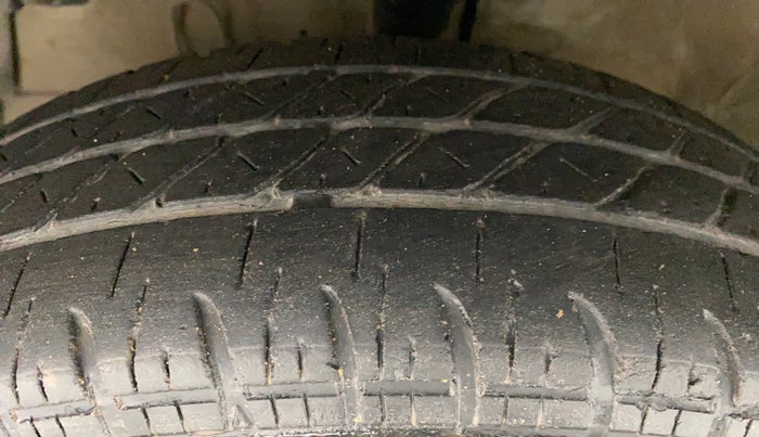2012 Maruti Swift VXI, Petrol, Manual, 42,762 km, Left Front Tyre Tread