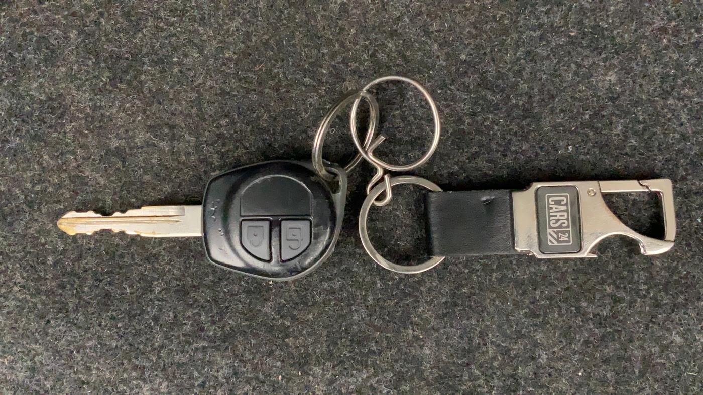 2012 Maruti Swift VXI, Petrol, Manual, 42,762 km, Key Close Up