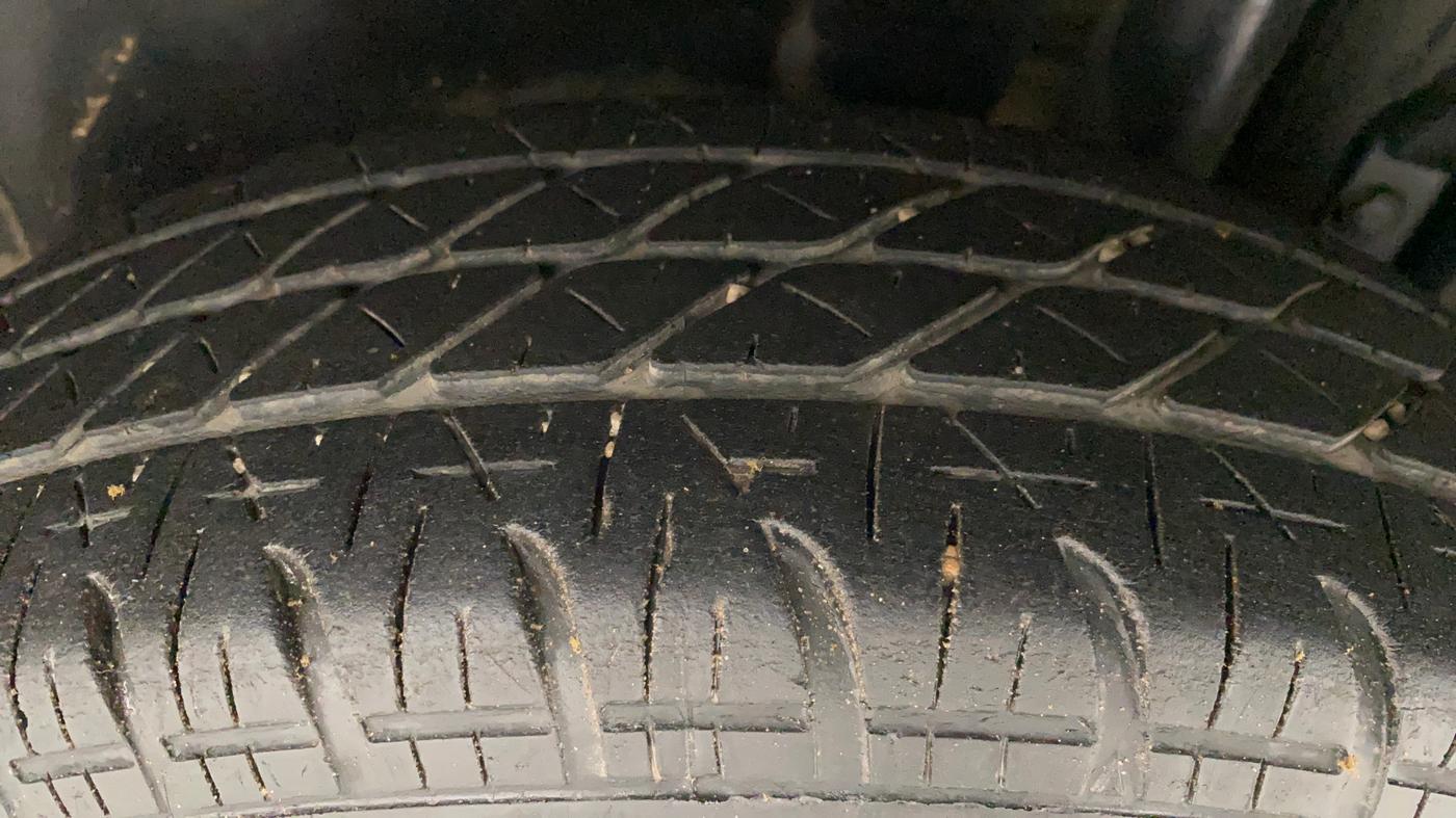 2012 Maruti Swift VXI, Petrol, Manual, 42,762 km, Left Rear Tyre Tread