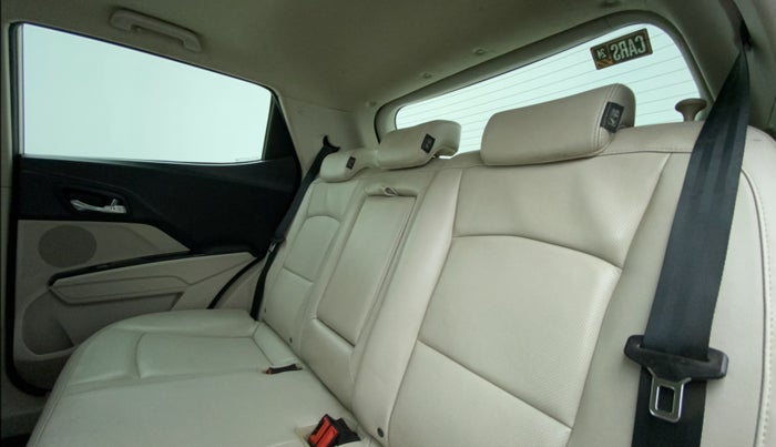 2021 Mahindra XUV300 W8 (O) 1.5 DIESEL AMT, Diesel, Automatic, 66,451 km, Right Side Rear Door Cabin