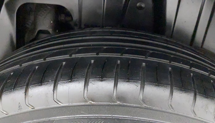 2021 Mahindra XUV300 W8 (O) 1.5 DIESEL AMT, Diesel, Automatic, 66,451 km, Left Rear Tyre Tread