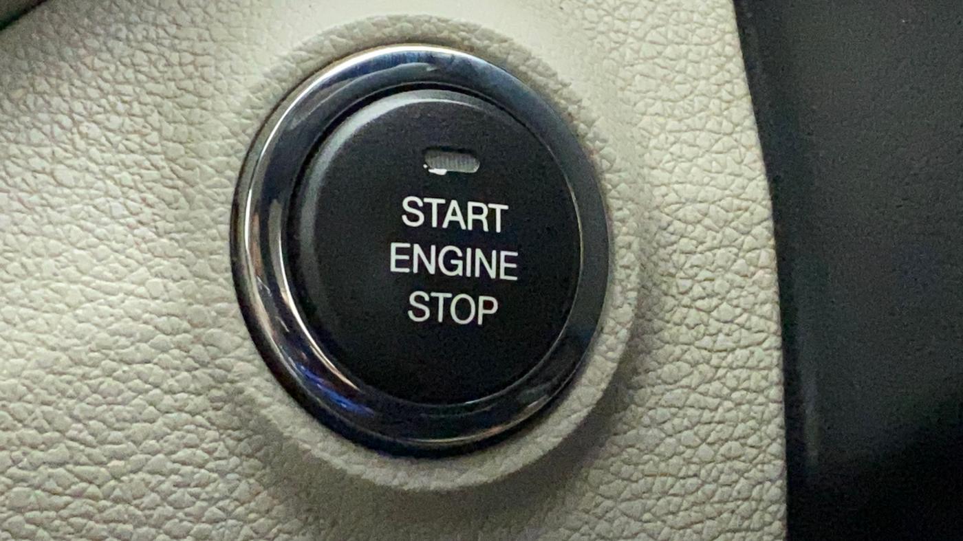 2021 Mahindra XUV300 W8 (O) 1.5 DIESEL AMT, Diesel, Automatic, 66,451 km, Keyless Start/ Stop Button