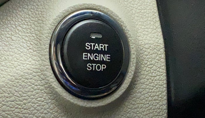2021 Mahindra XUV300 W8 (O) 1.5 DIESEL AMT, Diesel, Automatic, 66,451 km, Keyless Start/ Stop Button