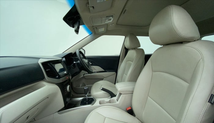 2021 Mahindra XUV300 W8 (O) 1.5 DIESEL AMT, Diesel, Automatic, 66,451 km, Right Side Front Door Cabin