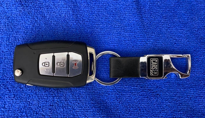 2021 Mahindra XUV300 W8 (O) 1.5 DIESEL AMT, Diesel, Automatic, 66,451 km, Key Close Up