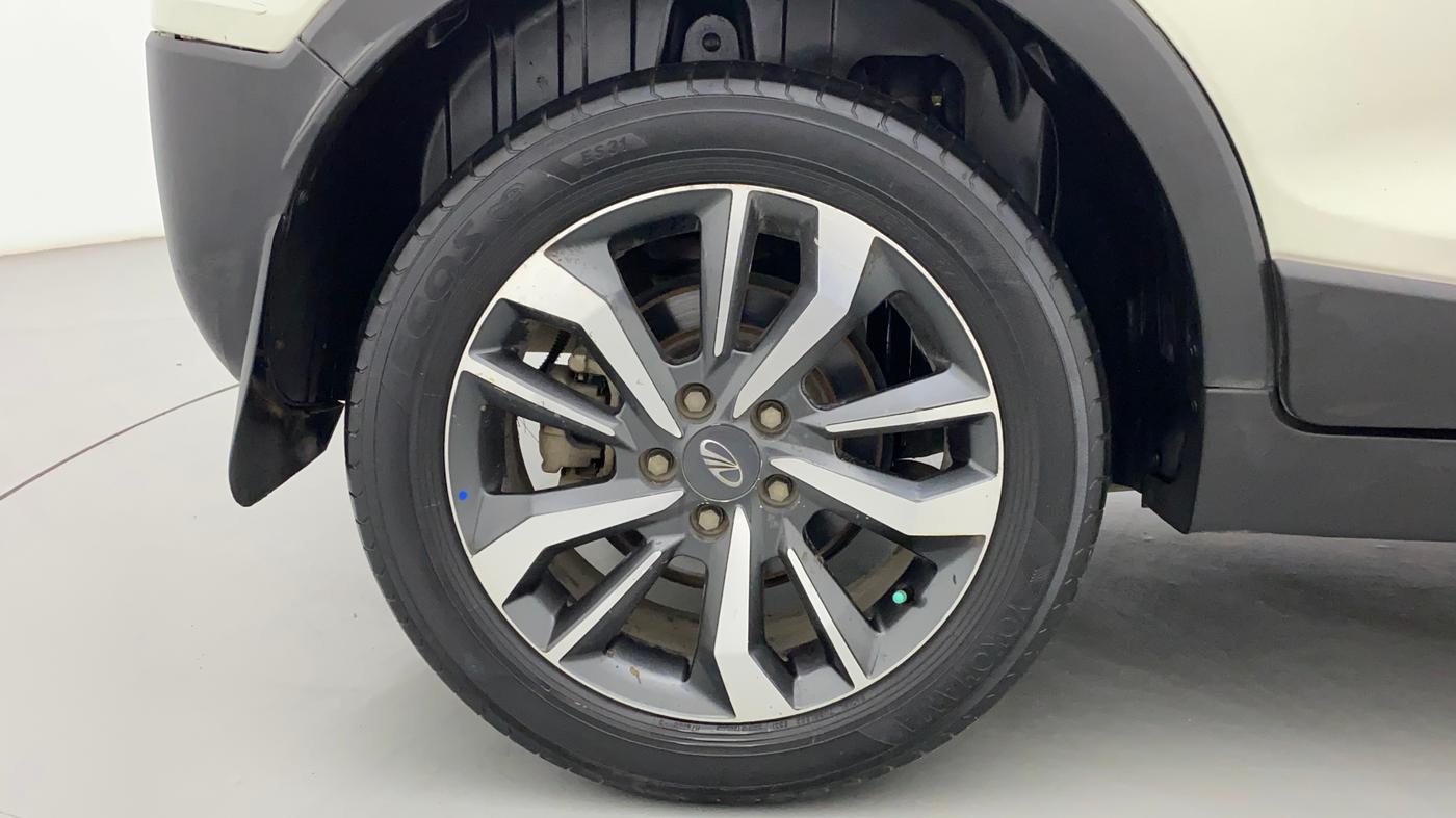 2021 Mahindra XUV300 W8 (O) 1.5 DIESEL AMT, Diesel, Automatic, 66,451 km, Right Rear Wheel