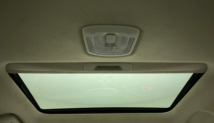 2021 Mahindra XUV300 W8 (O) 1.5 DIESEL AMT, Diesel, Automatic, 66,451 km, Moonroof/ Sunroof
