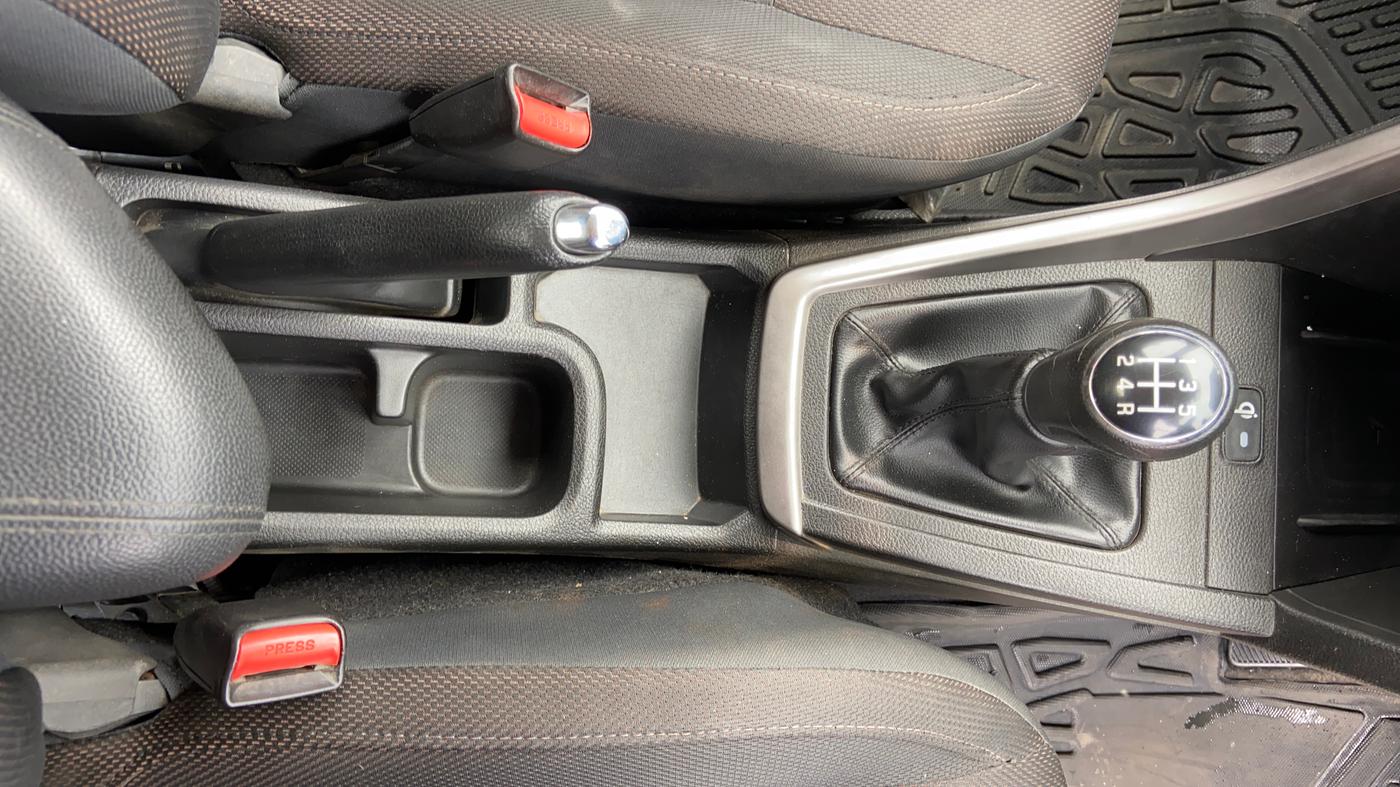 2022 Maruti BREZZA ZXI + SMART HYBRID, Petrol, Manual, 35,934 km, Gear Lever