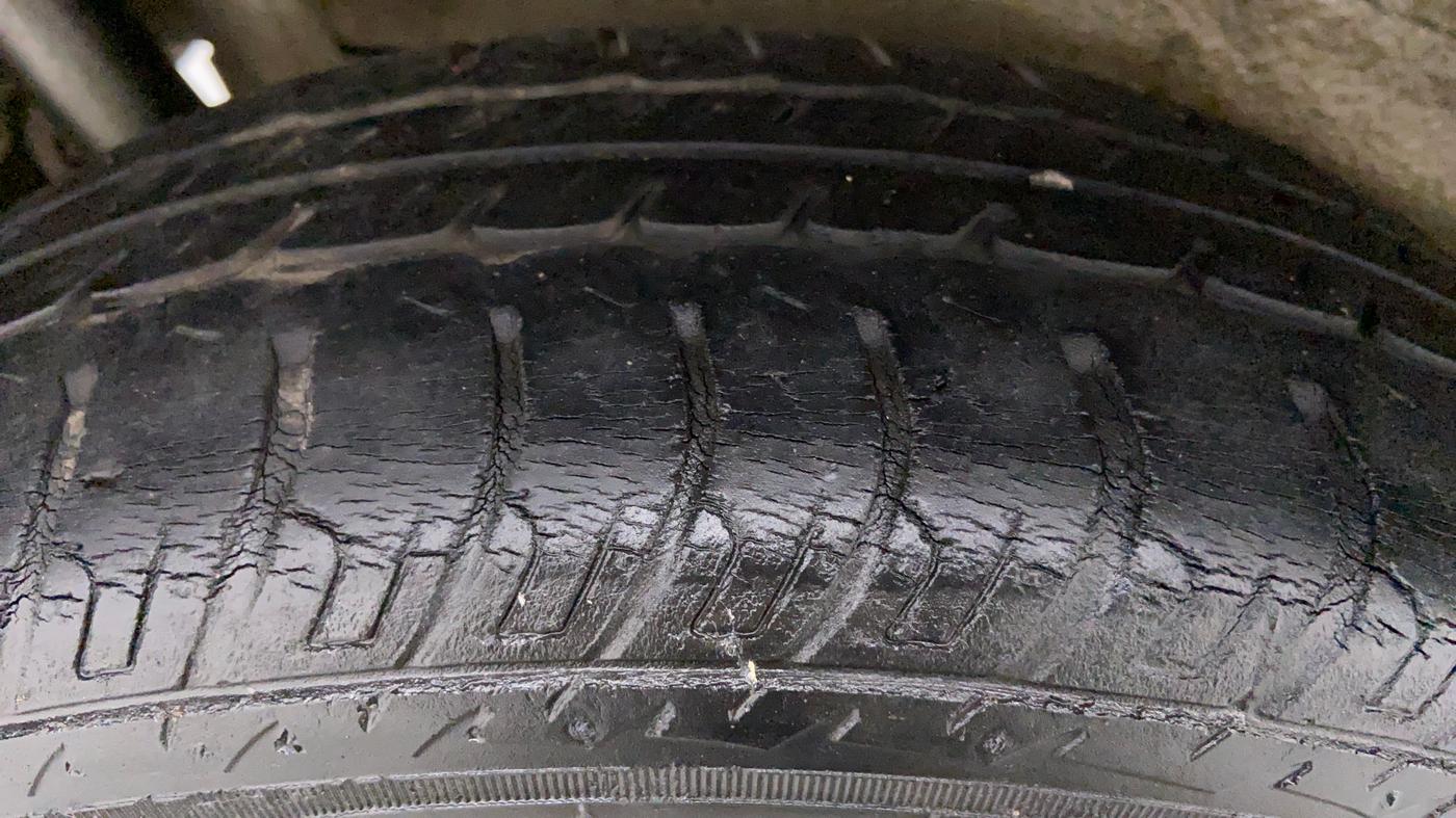 2014 Maruti Wagon R 1.0 VXI, Petrol, Manual, 41,290 km, Right Front Tyre Tread