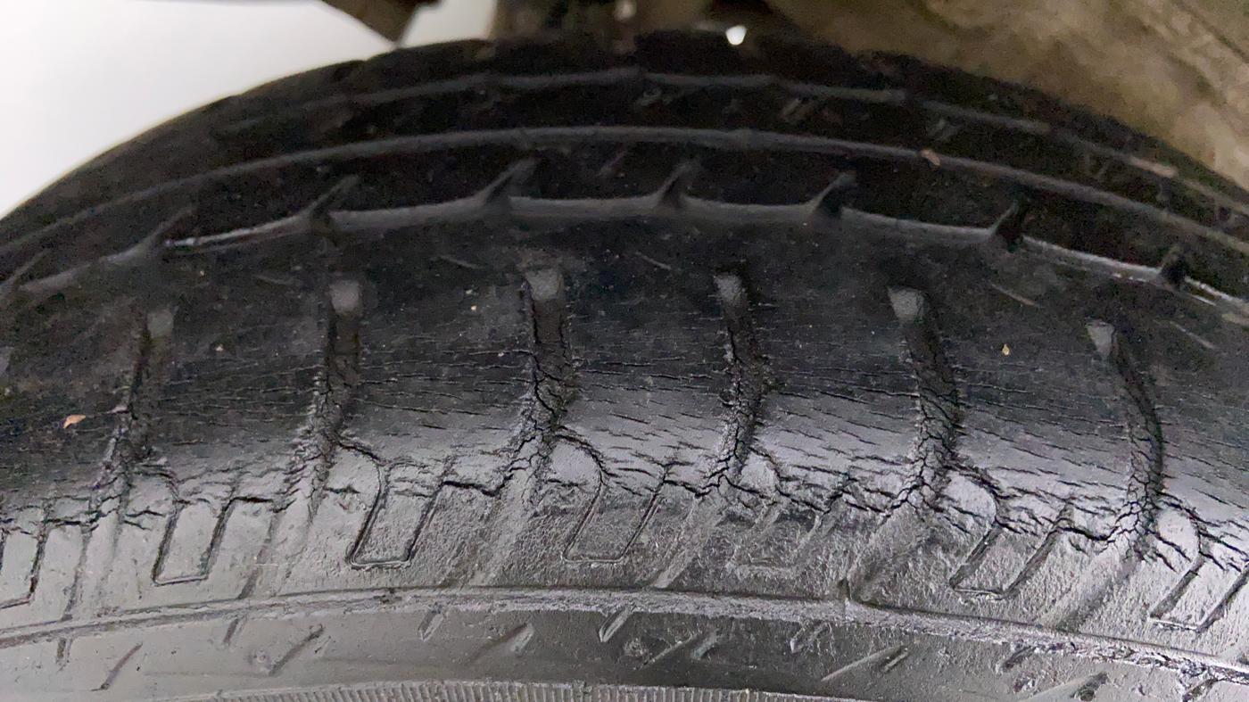 2014 Maruti Wagon R 1.0 VXI, Petrol, Manual, 41,290 km, Right Rear Tyre Tread