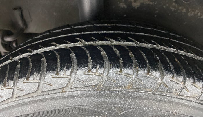 2016 Maruti Celerio ZXI AMT, Petrol, Automatic, 38,417 km, Right Rear Tyre Tread