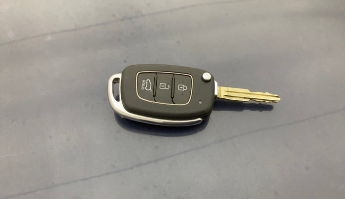 2021 Hyundai VENUE SX 1.0 TURBO, Petrol, Manual, 44,059 km, Key Close Up