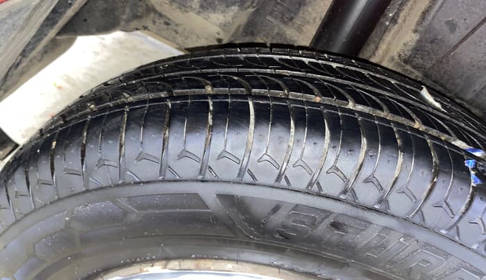 2018 Maruti Dzire VXI AMT, Petrol, Automatic, 1,03,700 km, Right Rear Tyre Tread