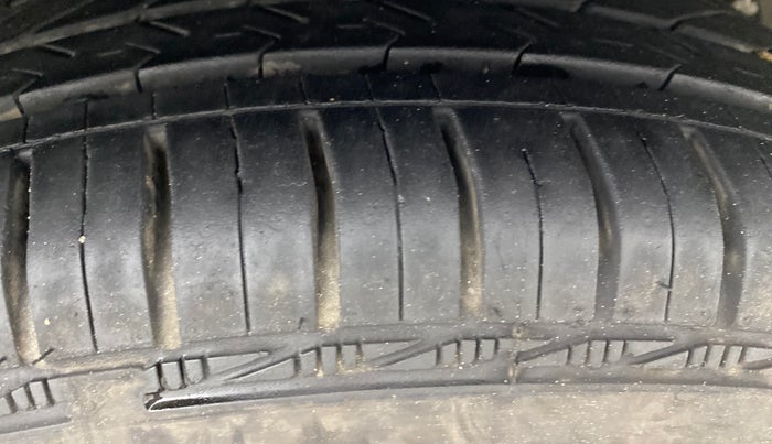 2022 Maruti Swift VXI AMT, Petrol, Automatic, 42,006 km, Right Front Tyre Tread