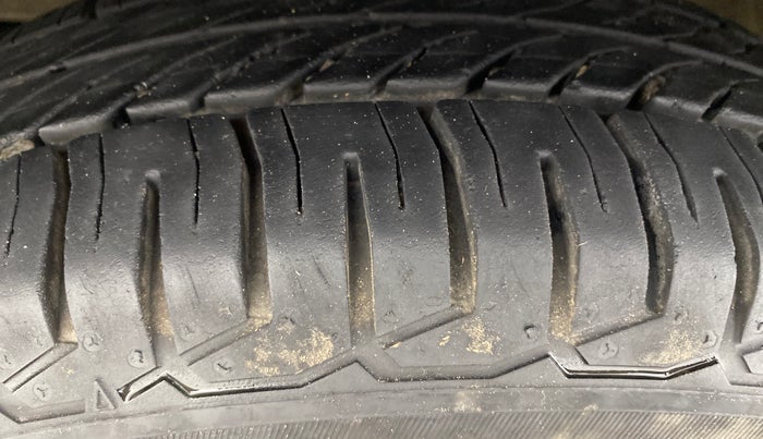 2022 Maruti Swift VXI AMT, Petrol, Automatic, 42,006 km, Left Front Tyre Tread