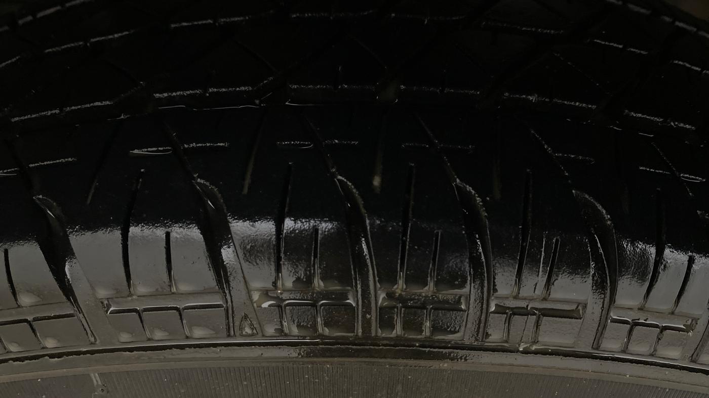 2014 Maruti Swift Dzire VXI AT, Petrol, Automatic, 84,580 km, Left Front Tyre Tread