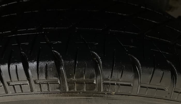 2014 Maruti Swift Dzire VXI AT, Petrol, Automatic, 84,580 km, Right Rear Tyre Tread