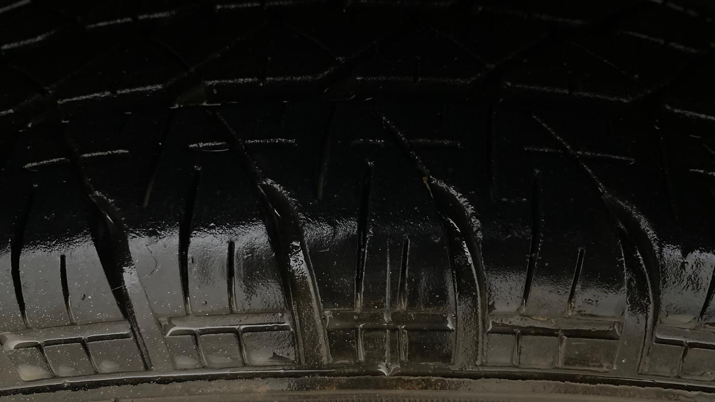 2014 Maruti Swift Dzire VXI AT, Petrol, Automatic, 84,580 km, Right Front Tyre Tread
