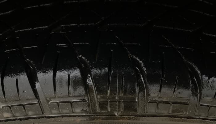 2014 Maruti Swift Dzire VXI AT, Petrol, Automatic, 84,580 km, Right Front Tyre Tread