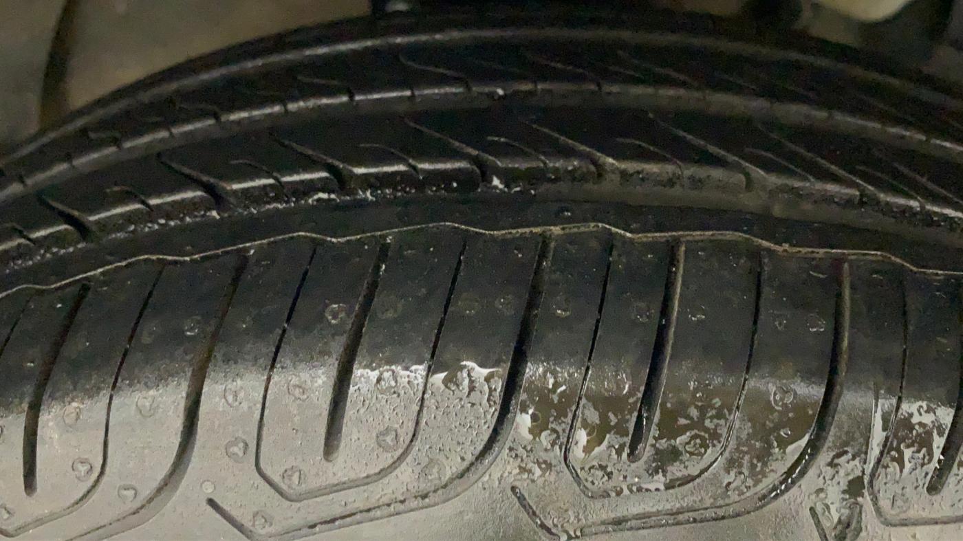 2016 Tata Bolt XE REVOTRON, Petrol, Manual, 49,558 km, Right Front Tyre Tread