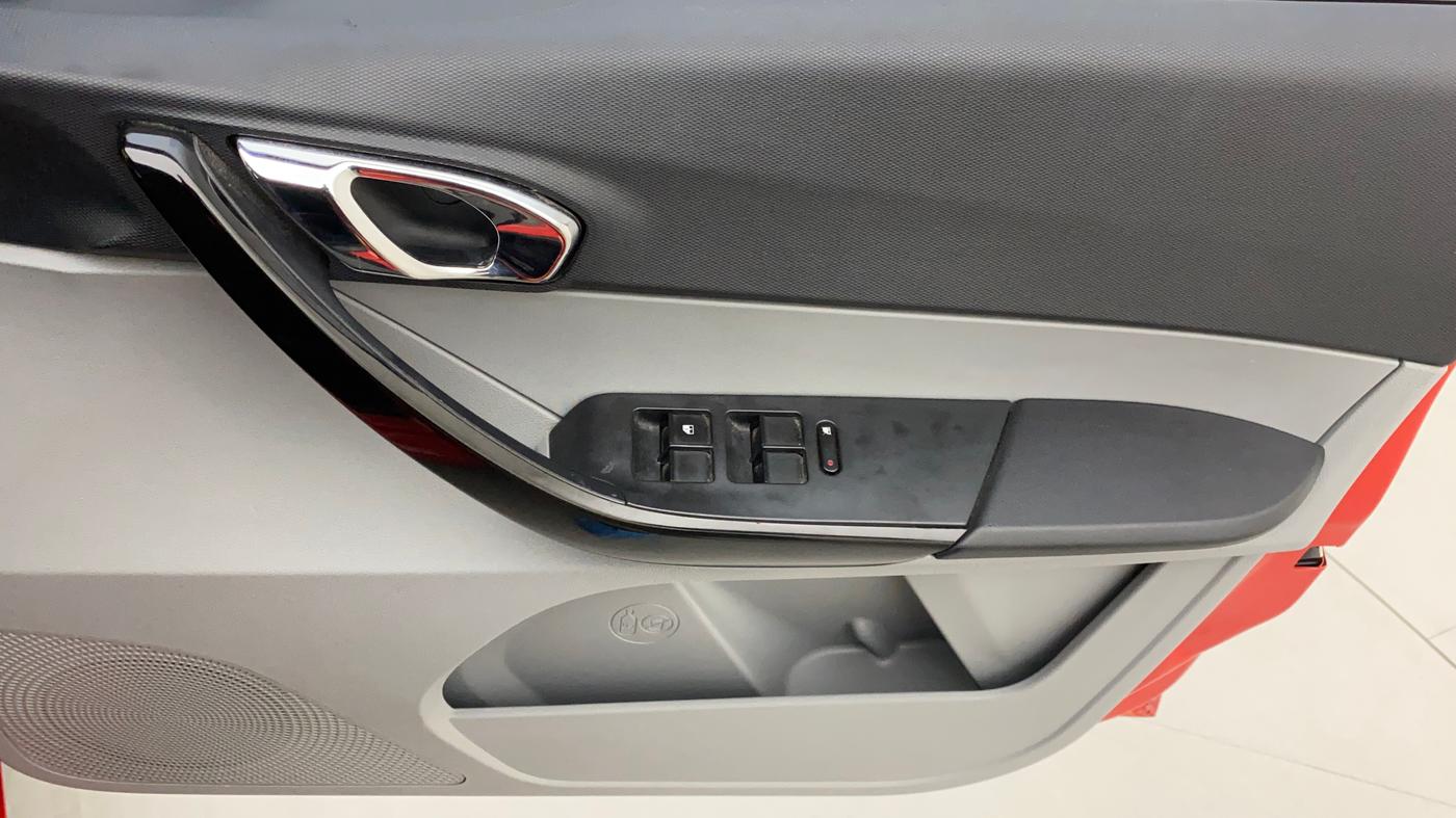 2020 Tata Tiago XZA PLUS DUAL TONE PETROL, Petrol, Automatic, 26,526 km, Driver Side Door Panels Control