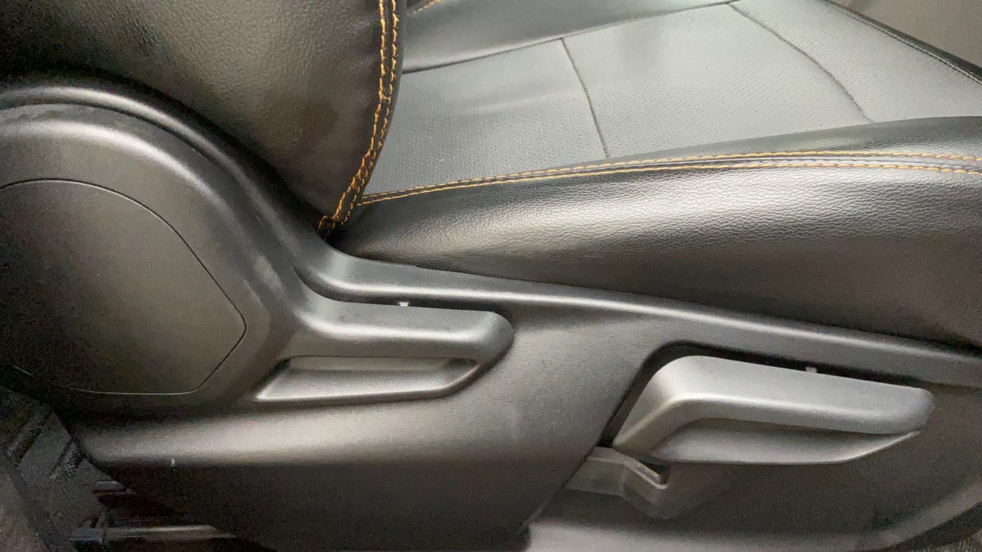 2020 Tata Tiago XZA PLUS DUAL TONE PETROL, Petrol, Automatic, 26,526 km, Driver Side Adjustment Panel