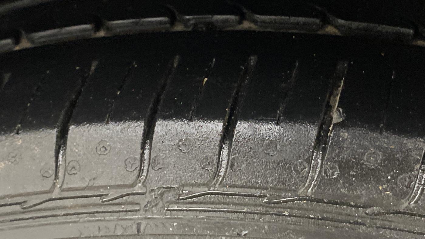 2021 Maruti Ciaz ZETA 1.5 SHVS MT PETROL, Petrol, Manual, 18,719 km, Right Rear Tyre Tread