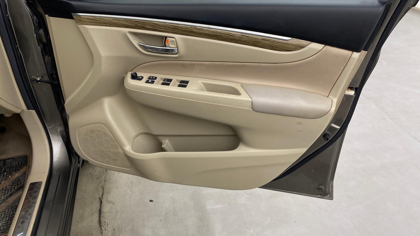 2021 Maruti Ciaz ZETA 1.5 SHVS MT PETROL, Petrol, Manual, 18,719 km, Driver Side Door Panels Control
