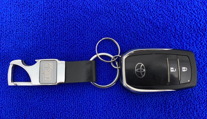 2016 Toyota Innova Crysta 2.8 ZX AT 7 STR, Diesel, Automatic, 88,694 km, Key Close Up