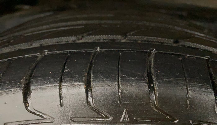 2016 Toyota Innova Crysta 2.8 ZX AT 7 STR, Diesel, Automatic, 88,694 km, Right Rear Tyre Tread